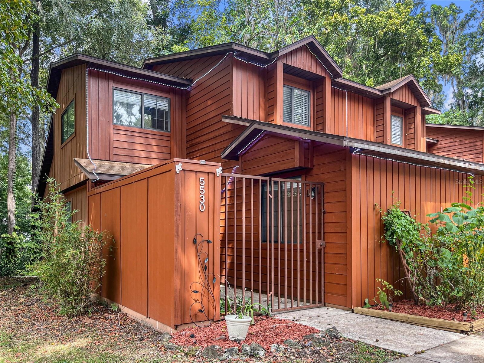 5530 SW 8TH PL