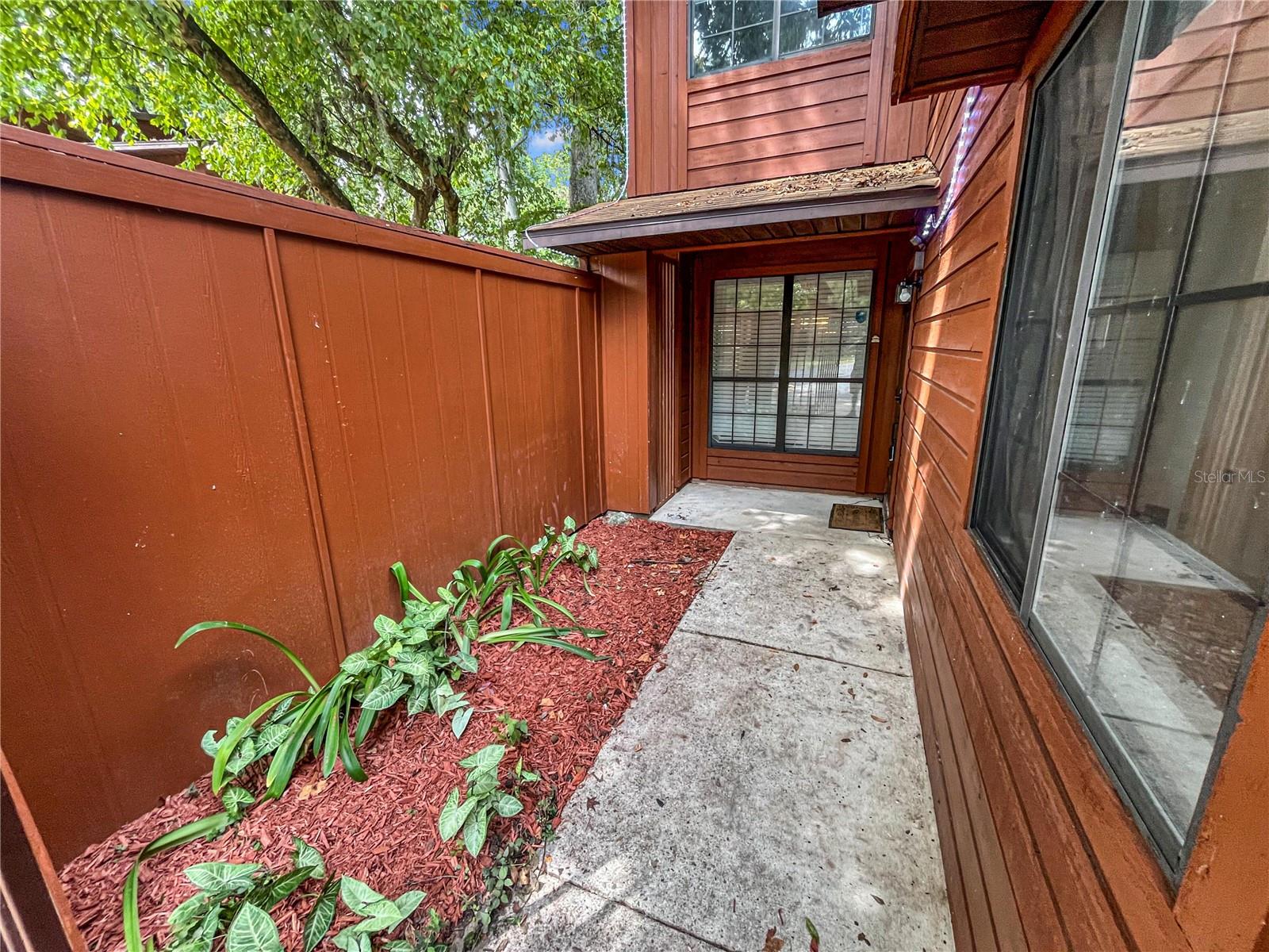 5530 SW 8TH PL