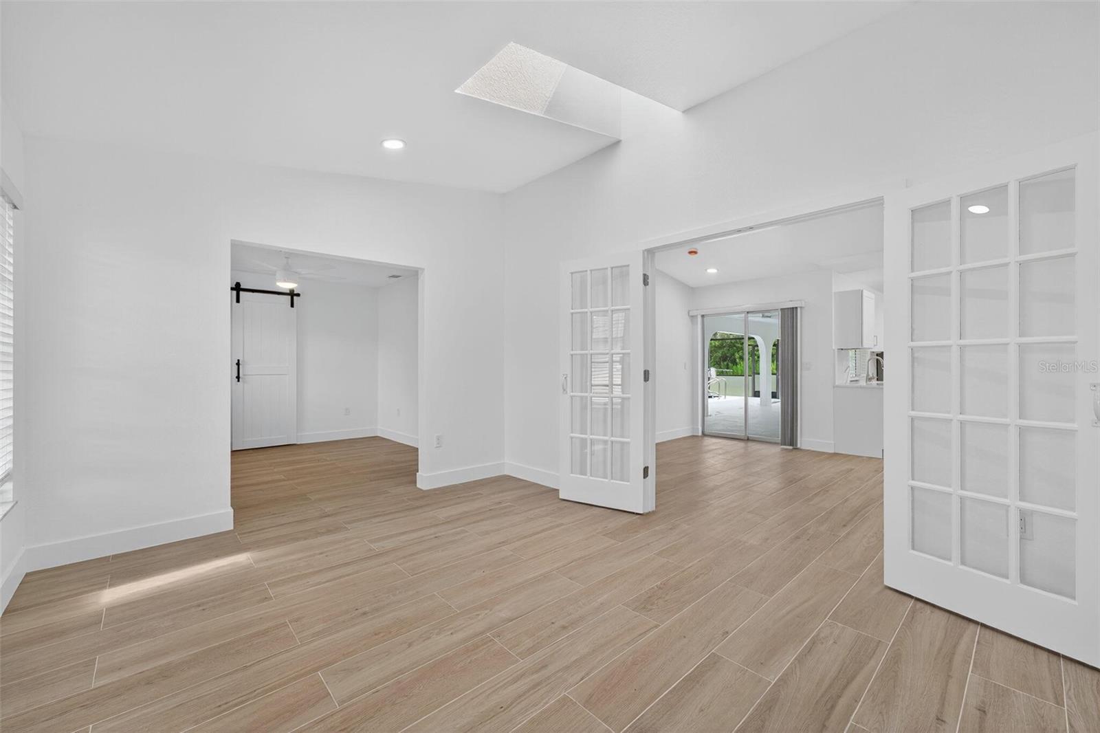 1112 CORNELIUS BLVD