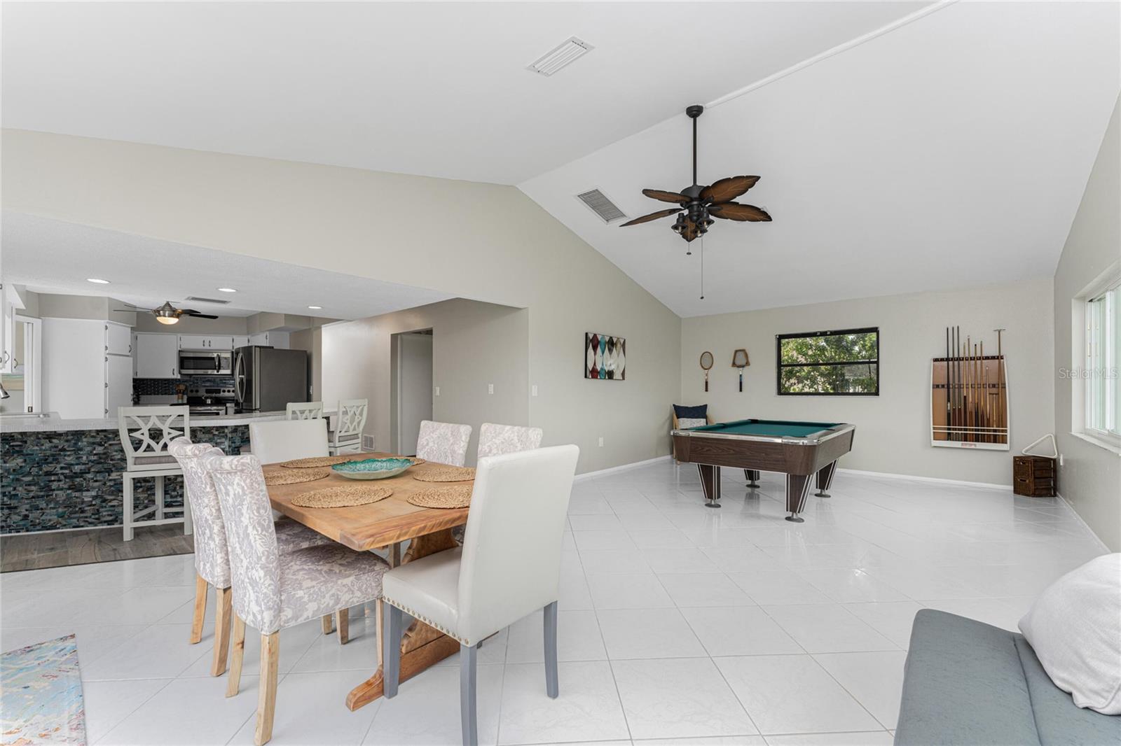 88 OAKLAND HILLS PL