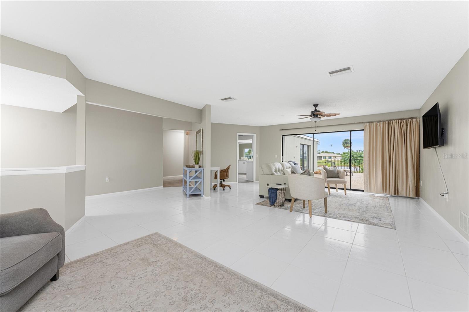 88 OAKLAND HILLS PL