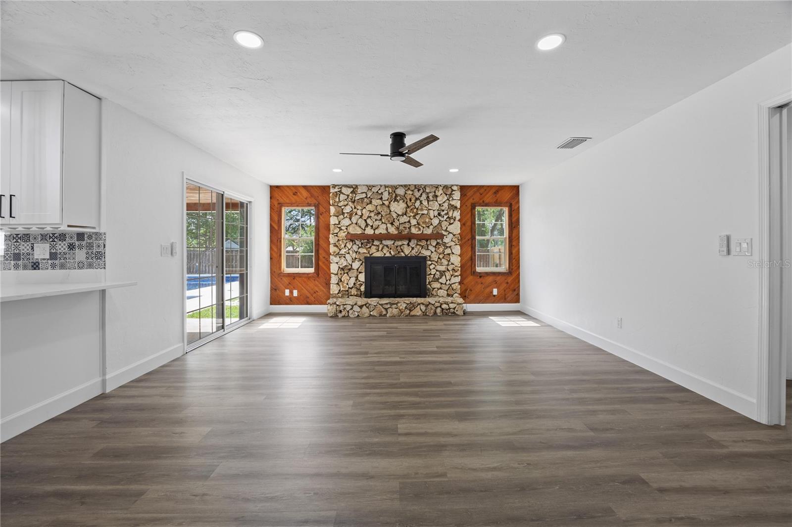 327 SE 50TH AVE