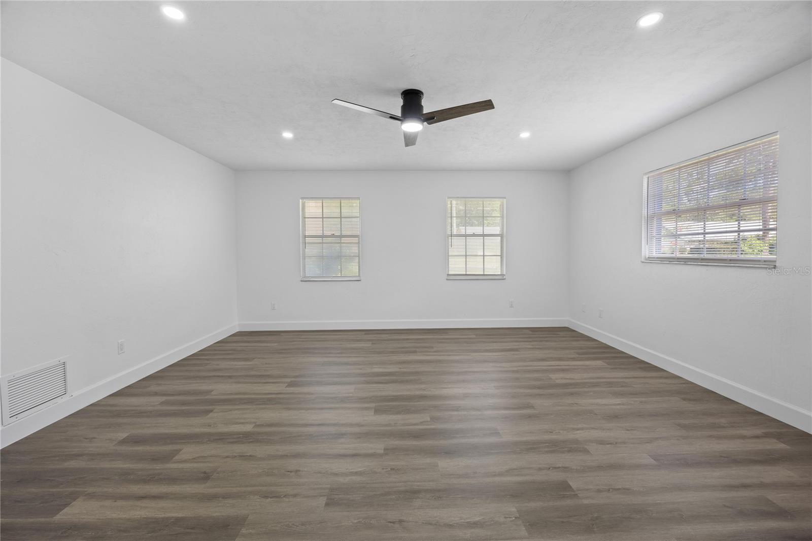 327 SE 50TH AVE
