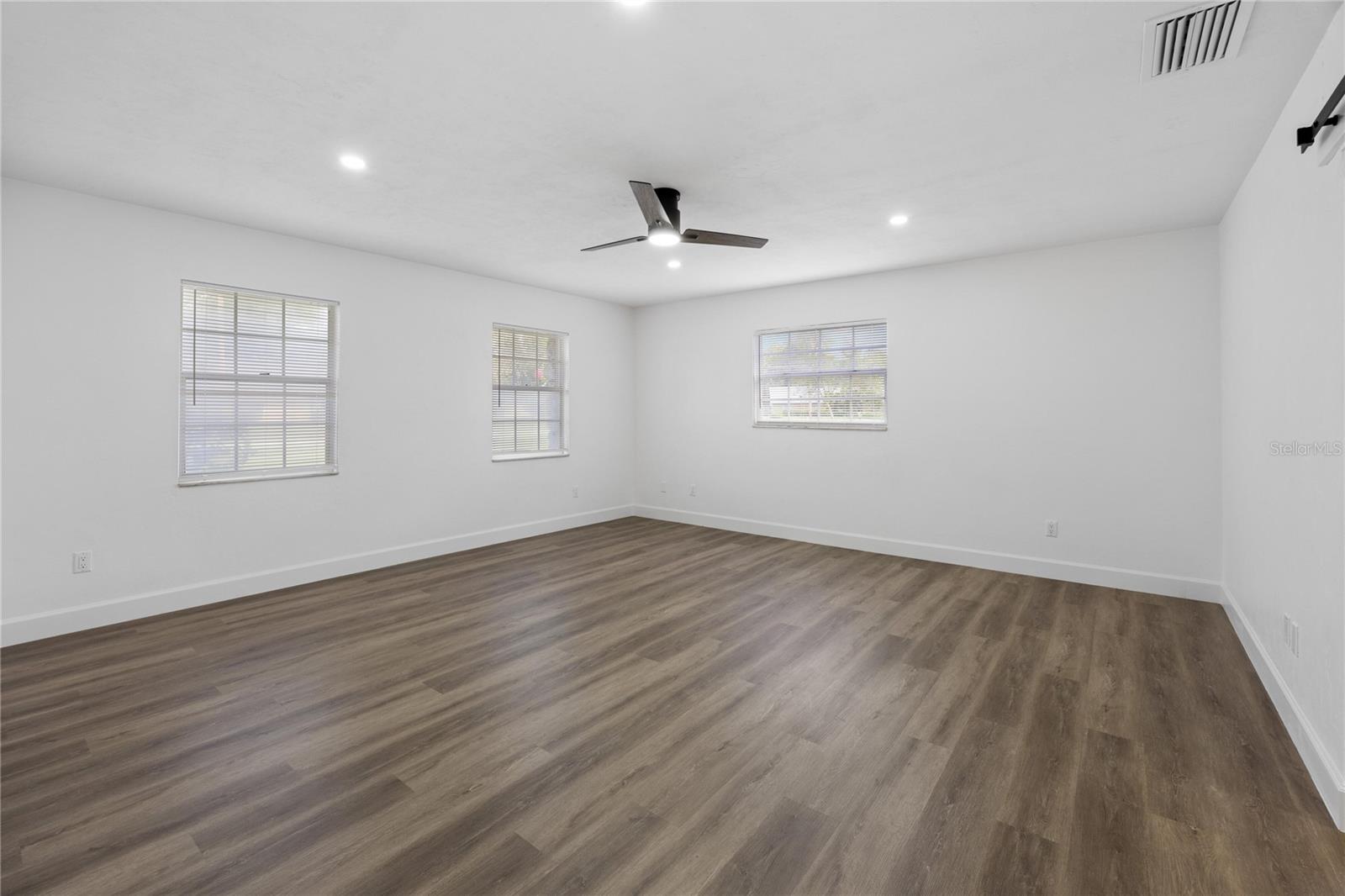 327 SE 50TH AVE