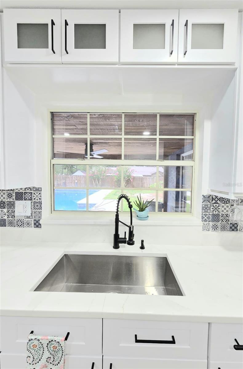327 SE 50TH AVE