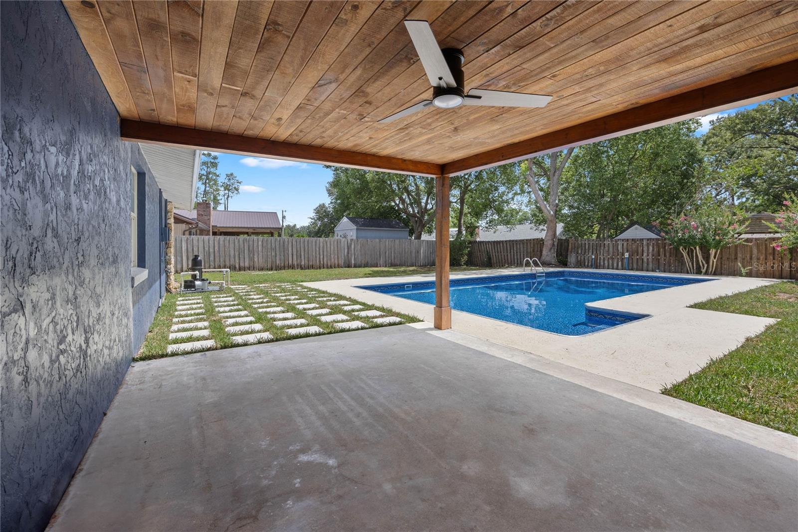 327 SE 50TH AVE