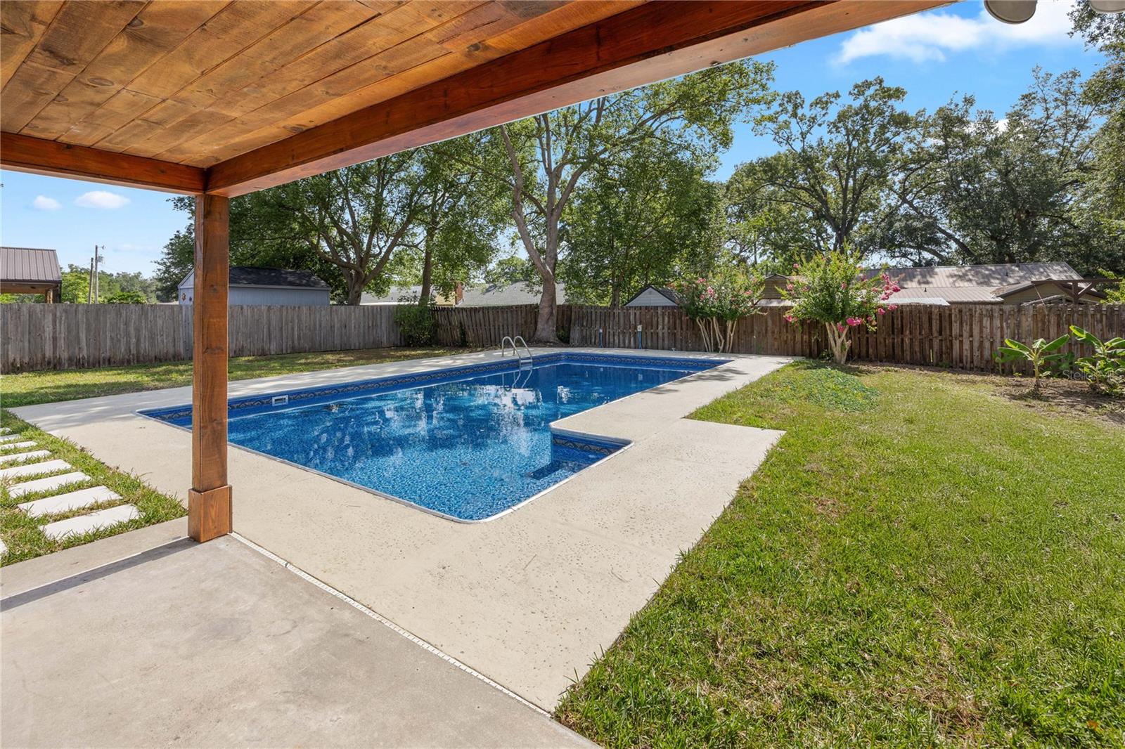 327 SE 50TH AVE