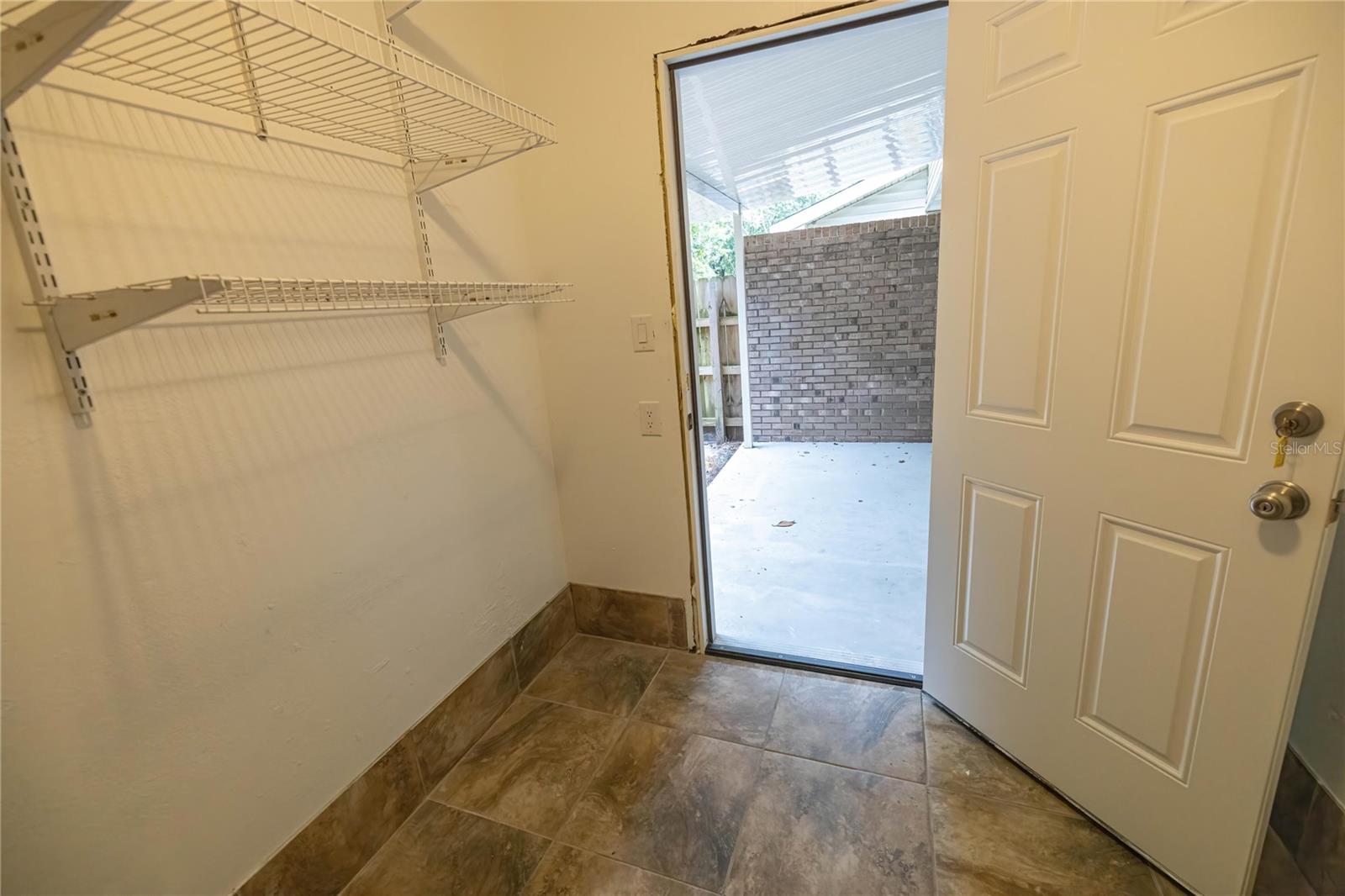 740 N FAIRFIELD DR