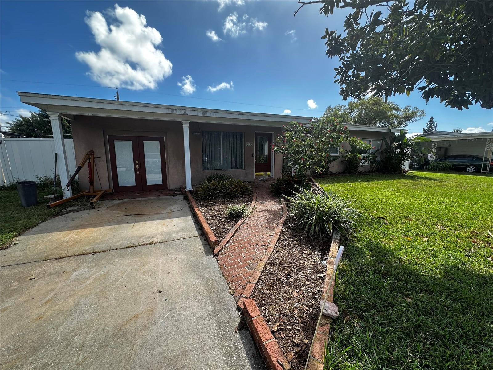 327 N DUNCAN AVE