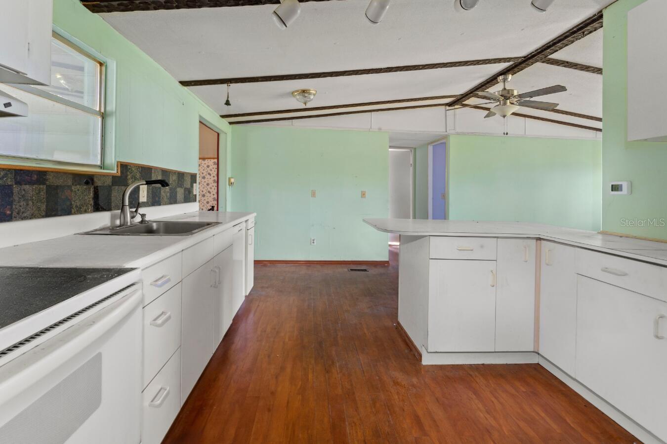 2631 E TRAPNELL RD