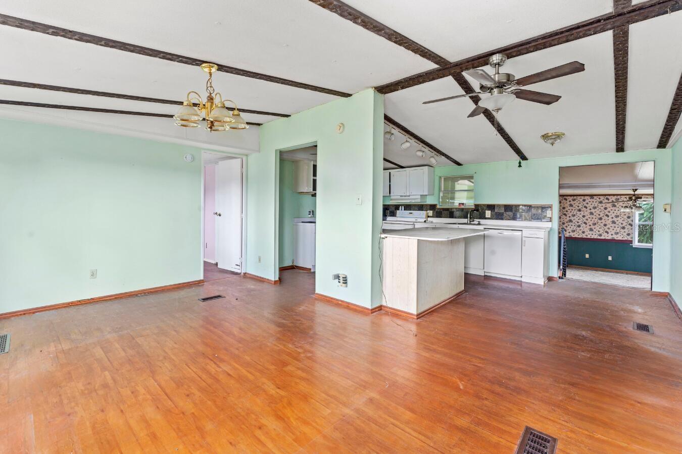 2631 E TRAPNELL RD