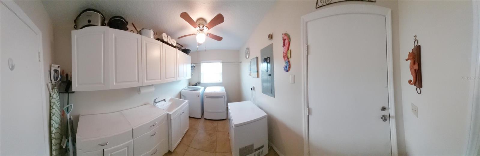 906 BLUEWATER DR