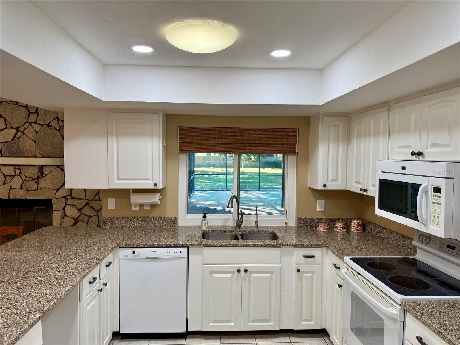 3652 OAK GROVE DR