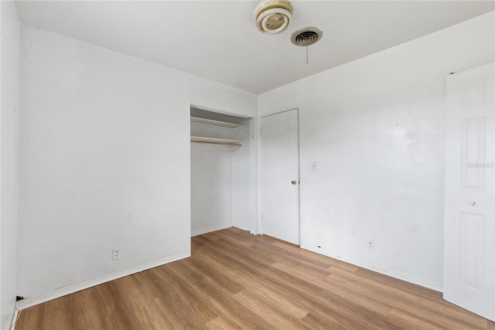542 WHITE ST