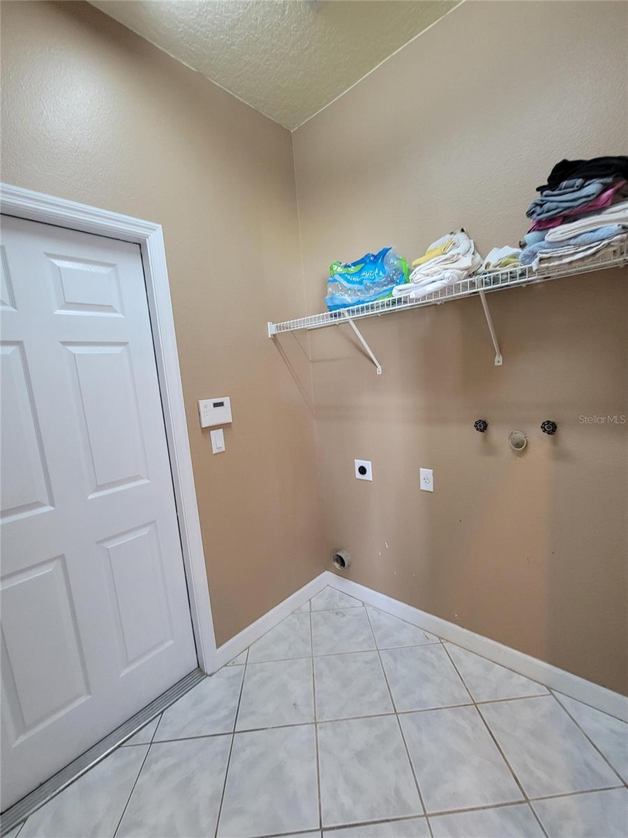 3145 TWISTED OAK LOOP