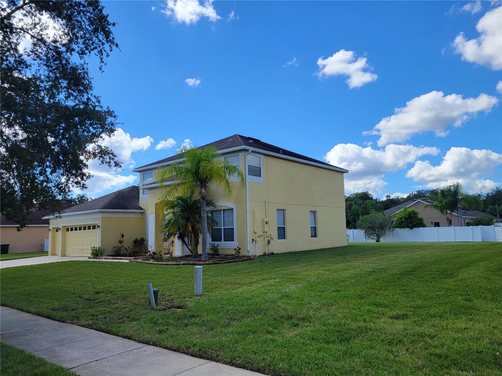 3145 TWISTED OAK LOOP
