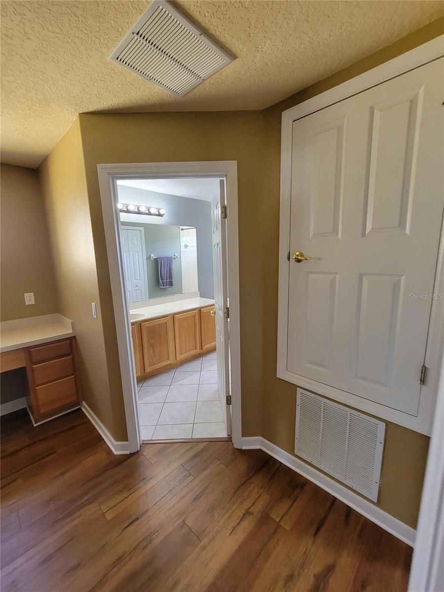 3145 TWISTED OAK LOOP