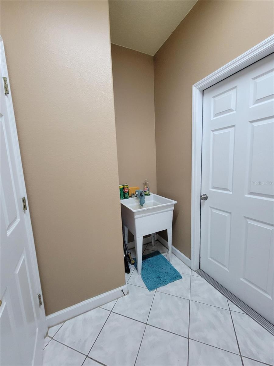 3145 TWISTED OAK LOOP