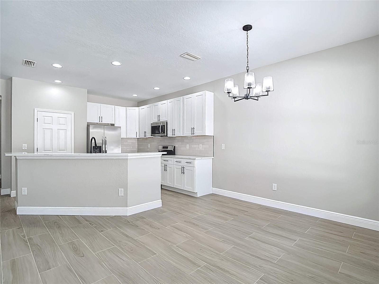 1206 SUMMERGATE DR