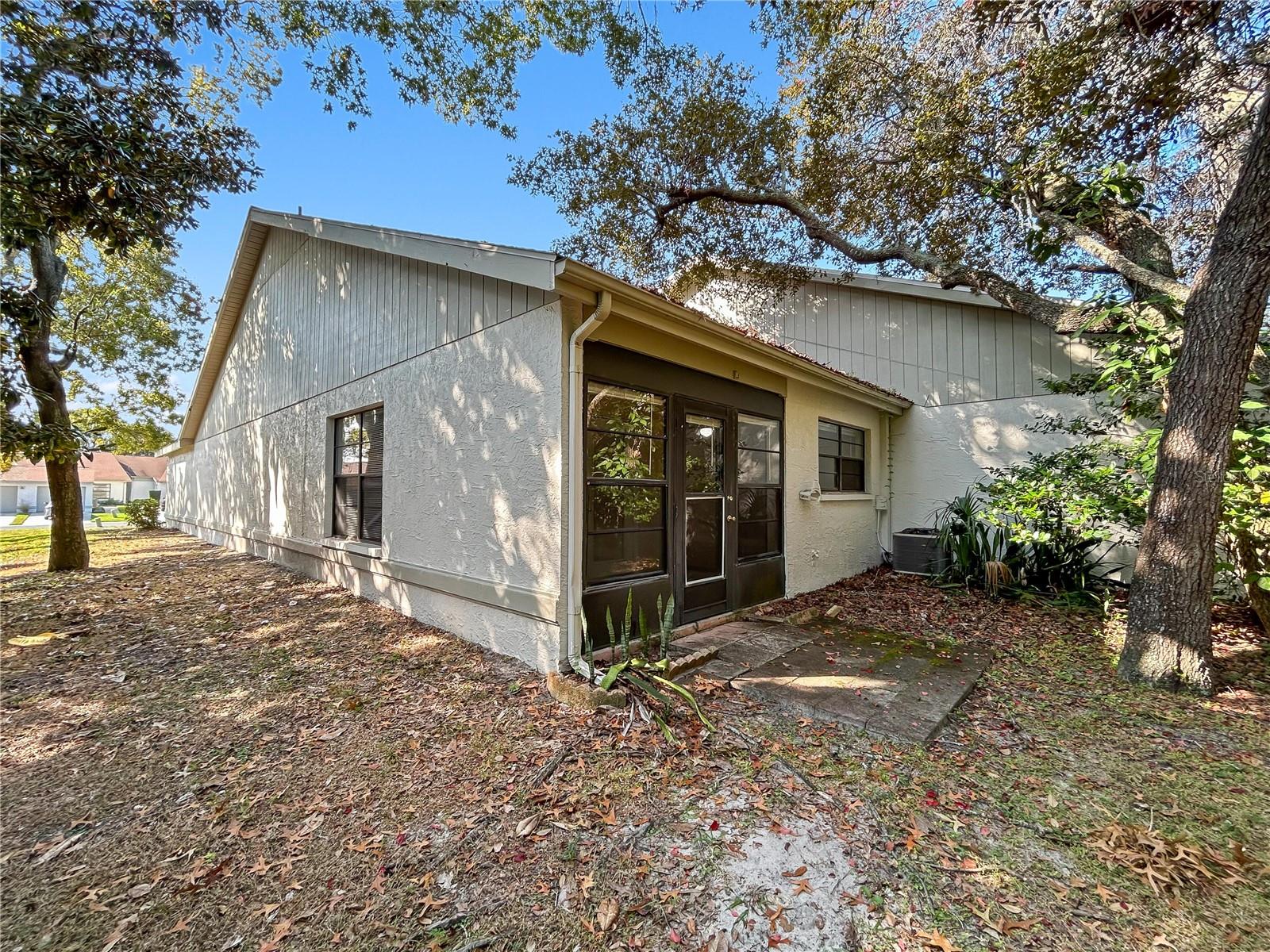 11746 SPRING TREE LN
