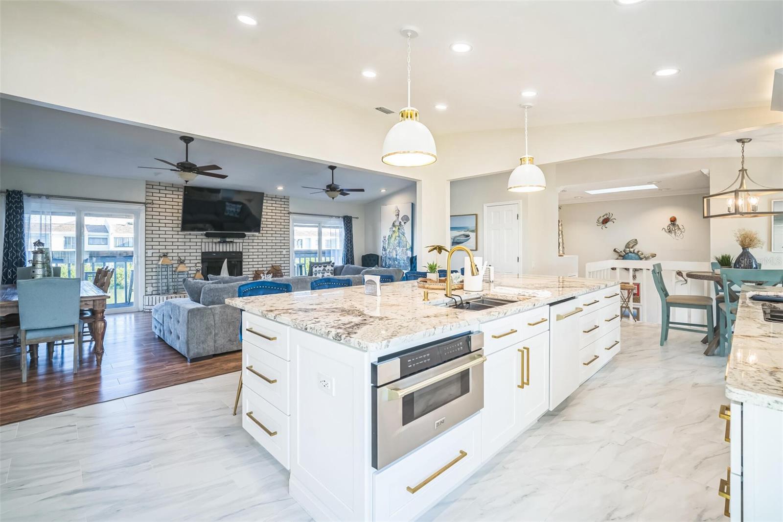 328 6TH AVE