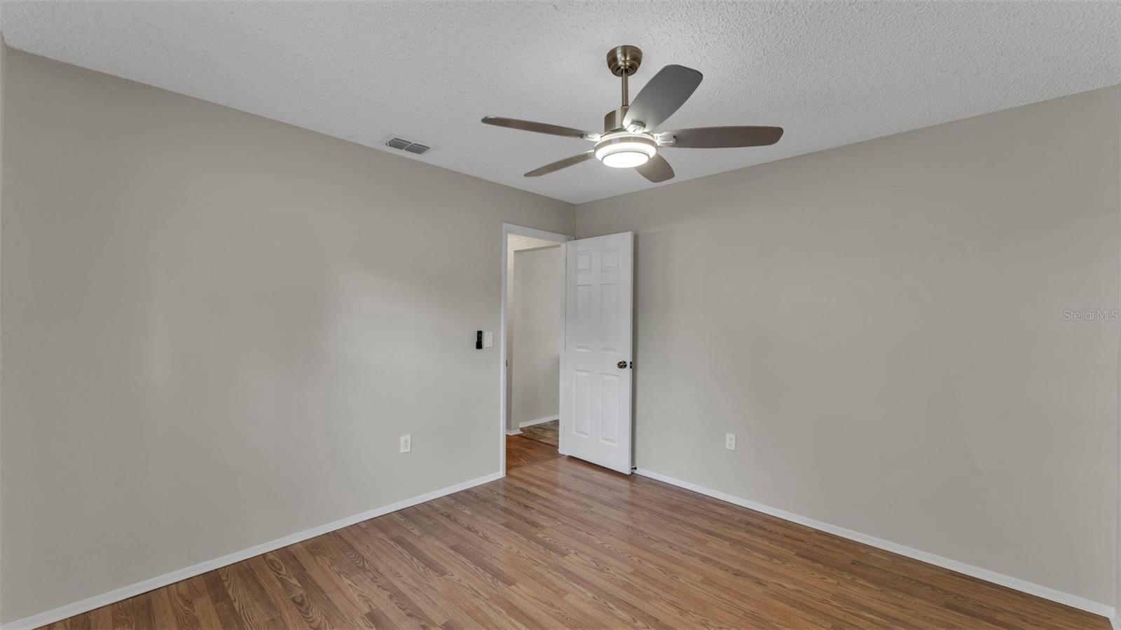 890 N OAKWOOD LOOP