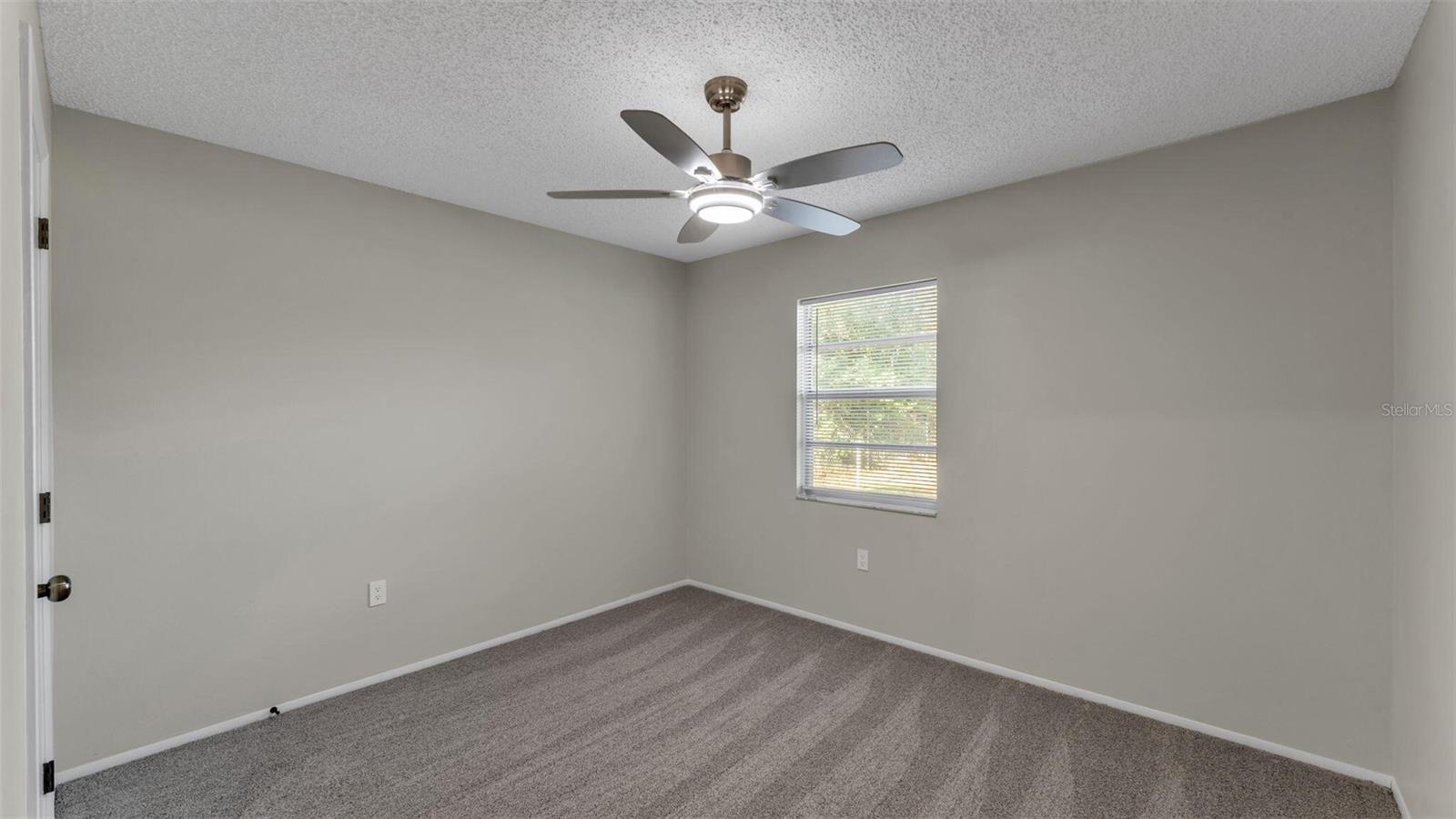 890 N OAKWOOD LOOP