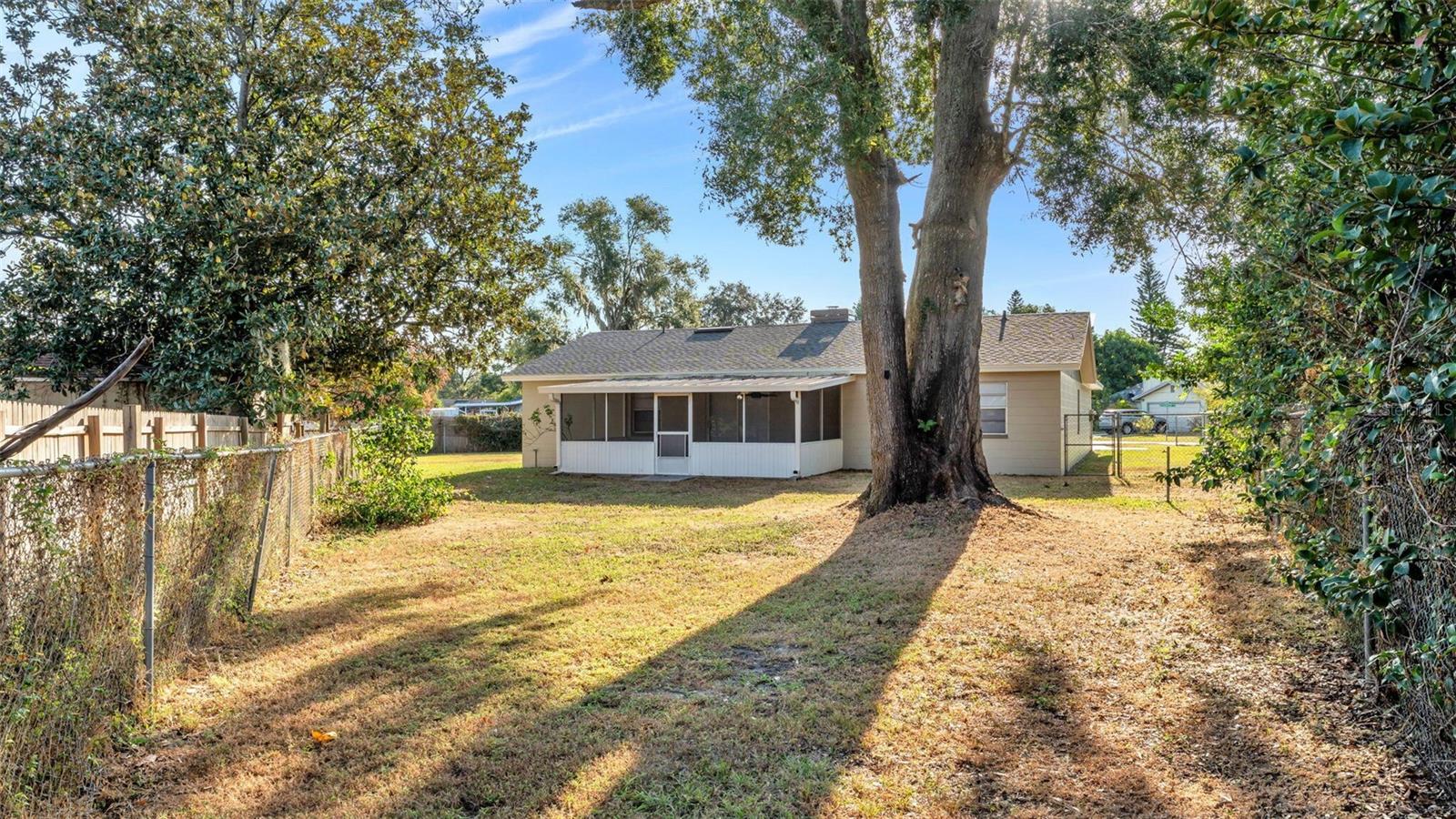 890 N OAKWOOD LOOP