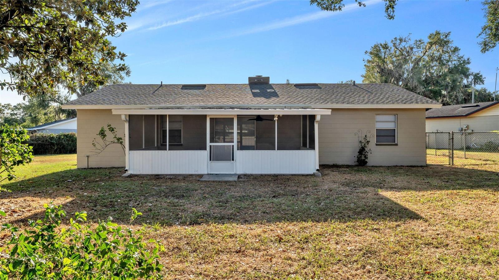 890 N OAKWOOD LOOP