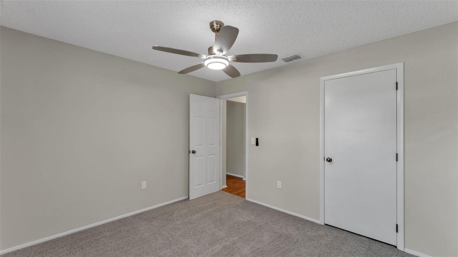 890 N OAKWOOD LOOP
