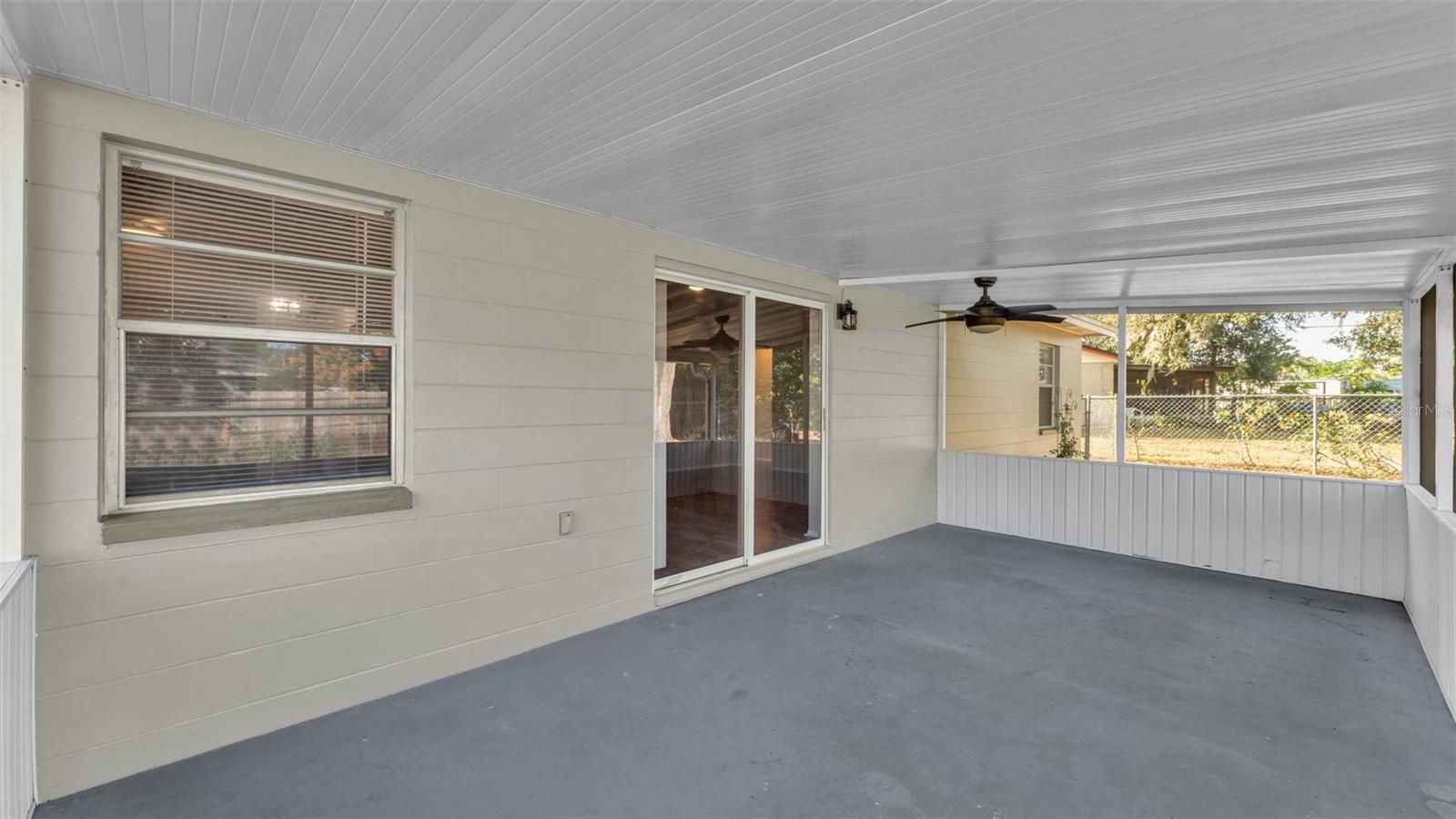 890 N OAKWOOD LOOP
