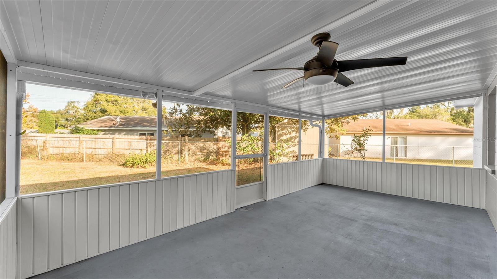 890 N OAKWOOD LOOP