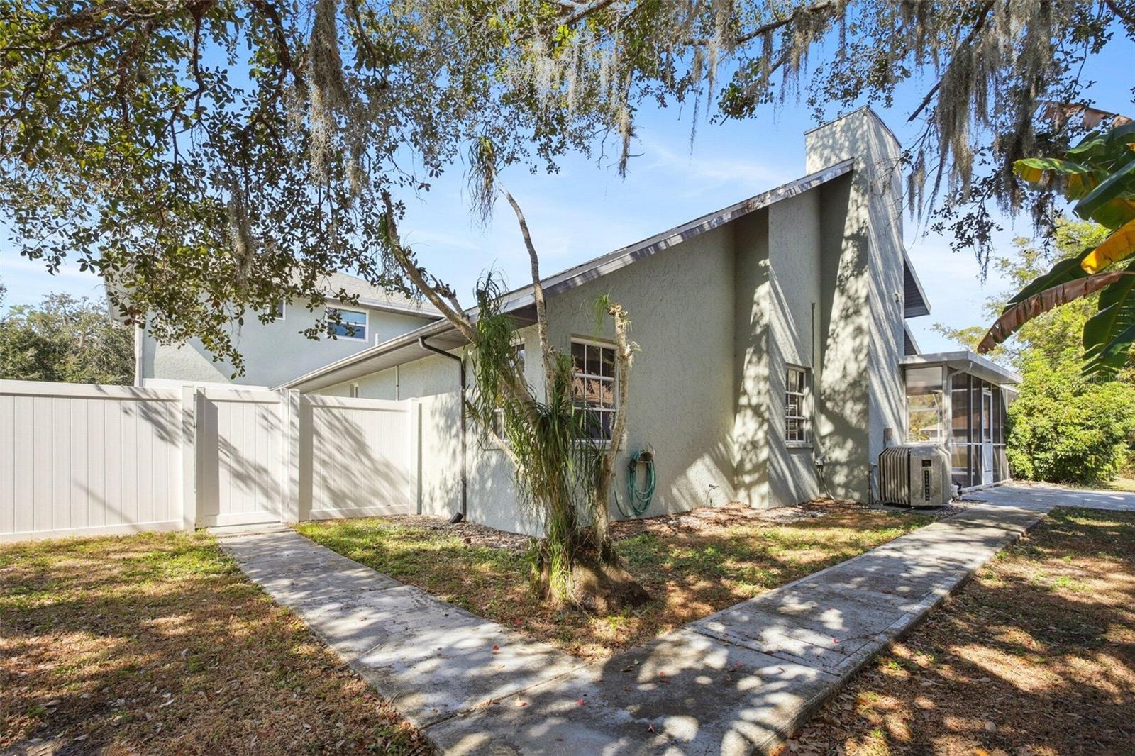 1492 KOLENDA ST