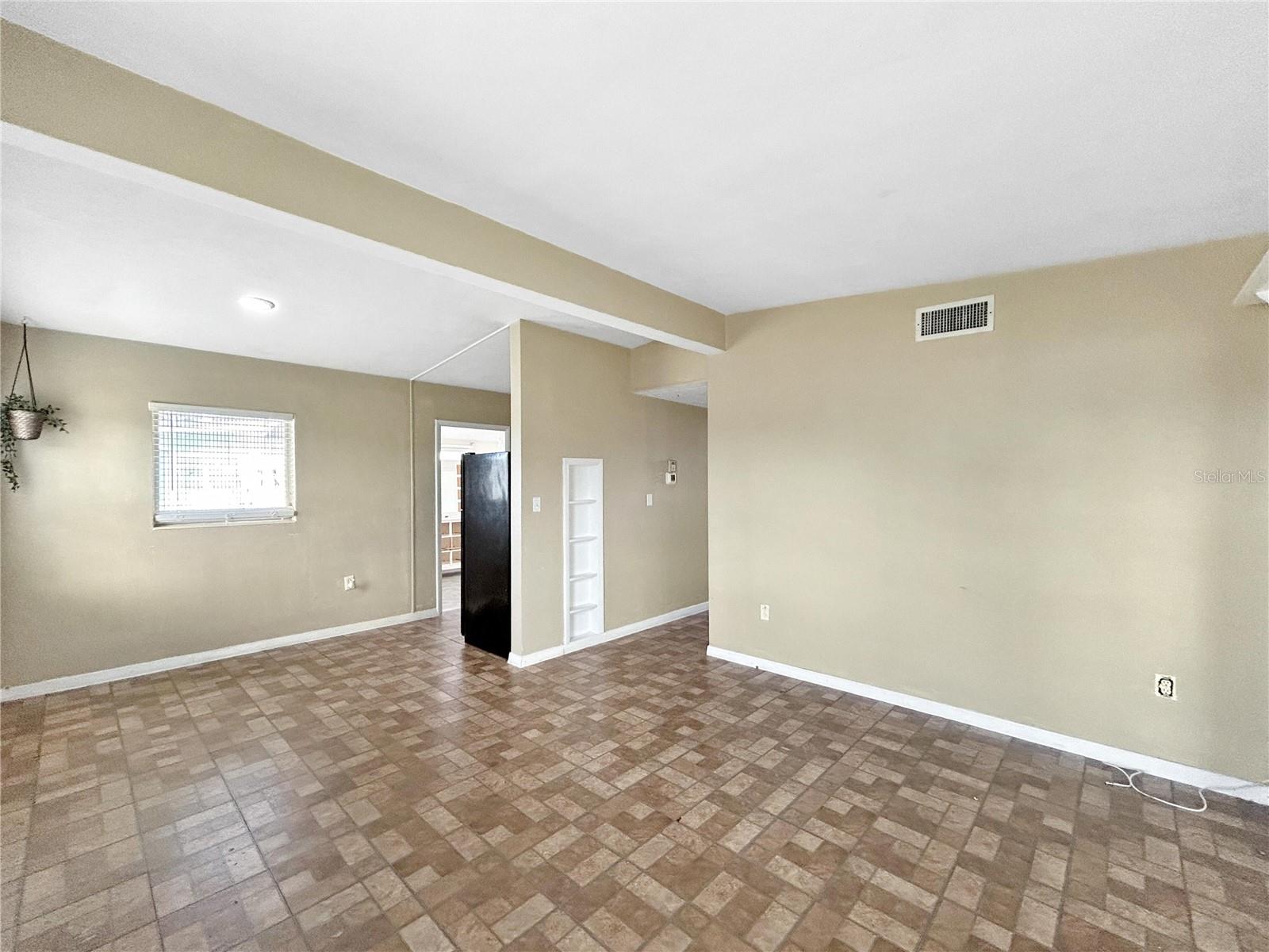 404 DUNN DR NE