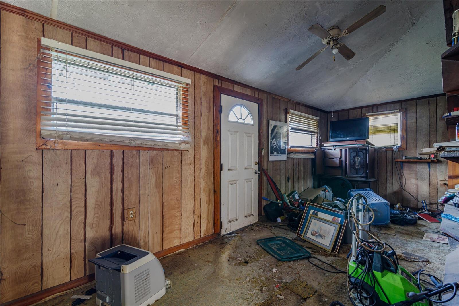 833 NW 11TH AVE
