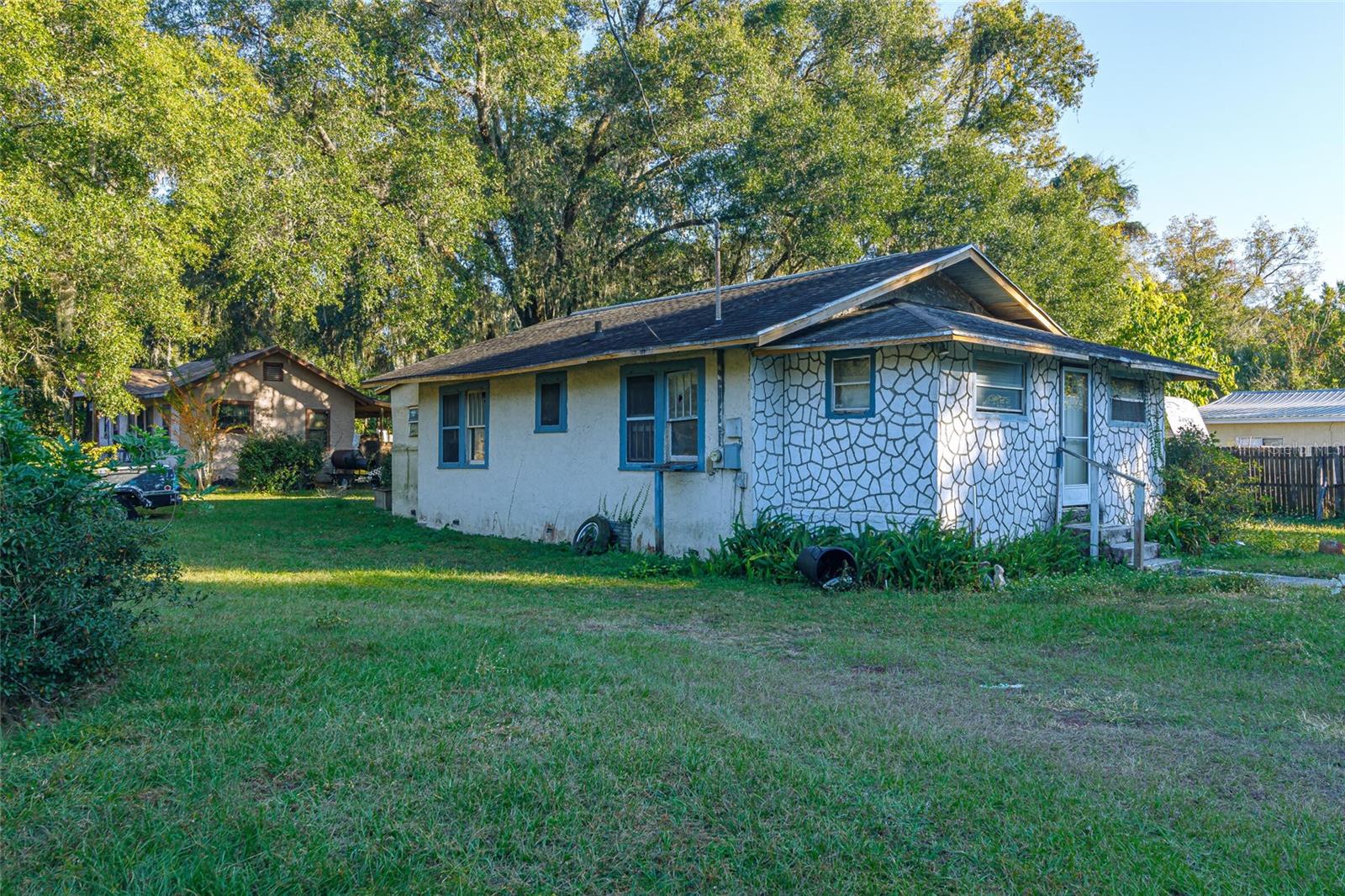 833 NW 11TH AVE