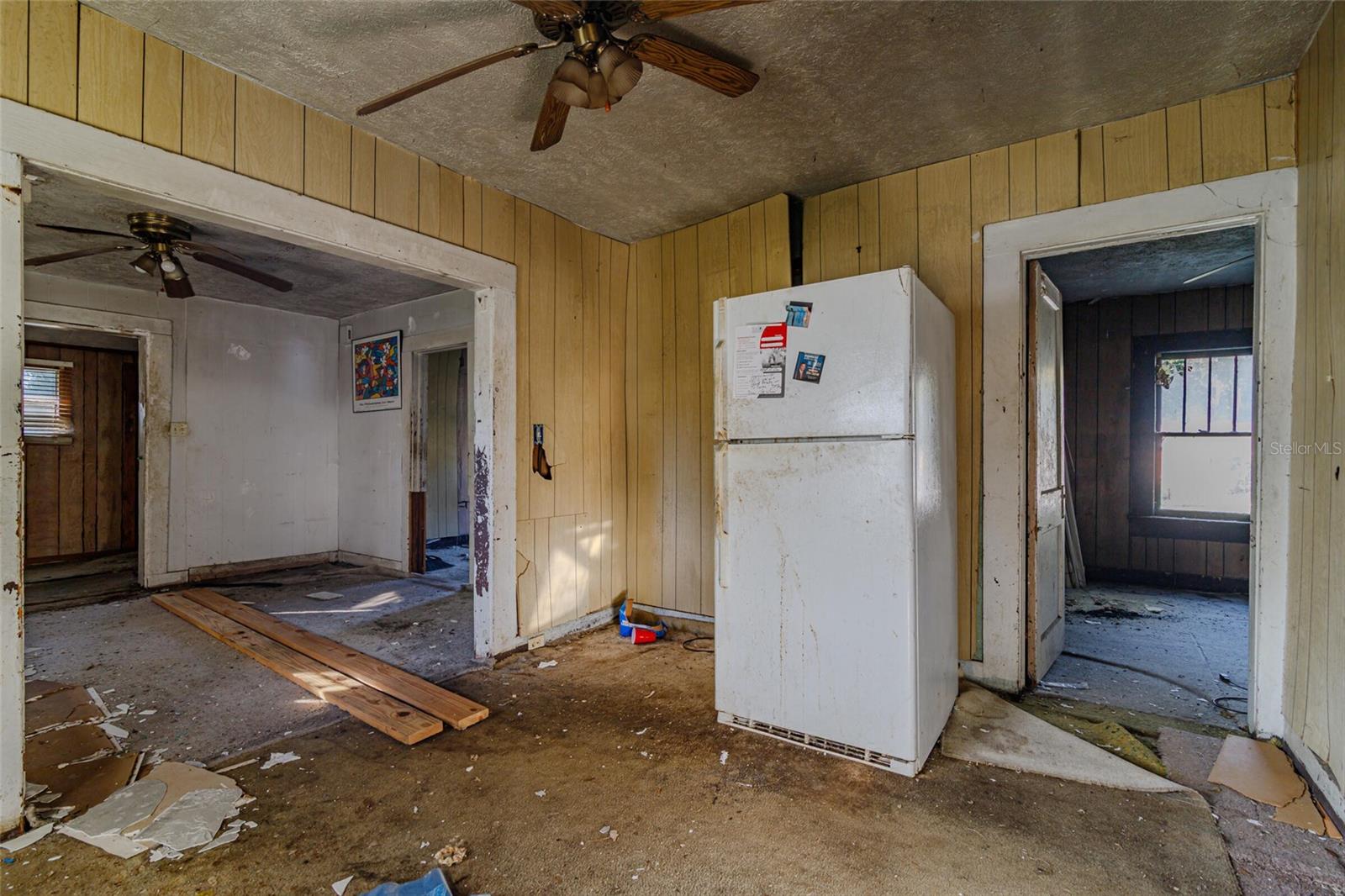 833 NW 11TH AVE