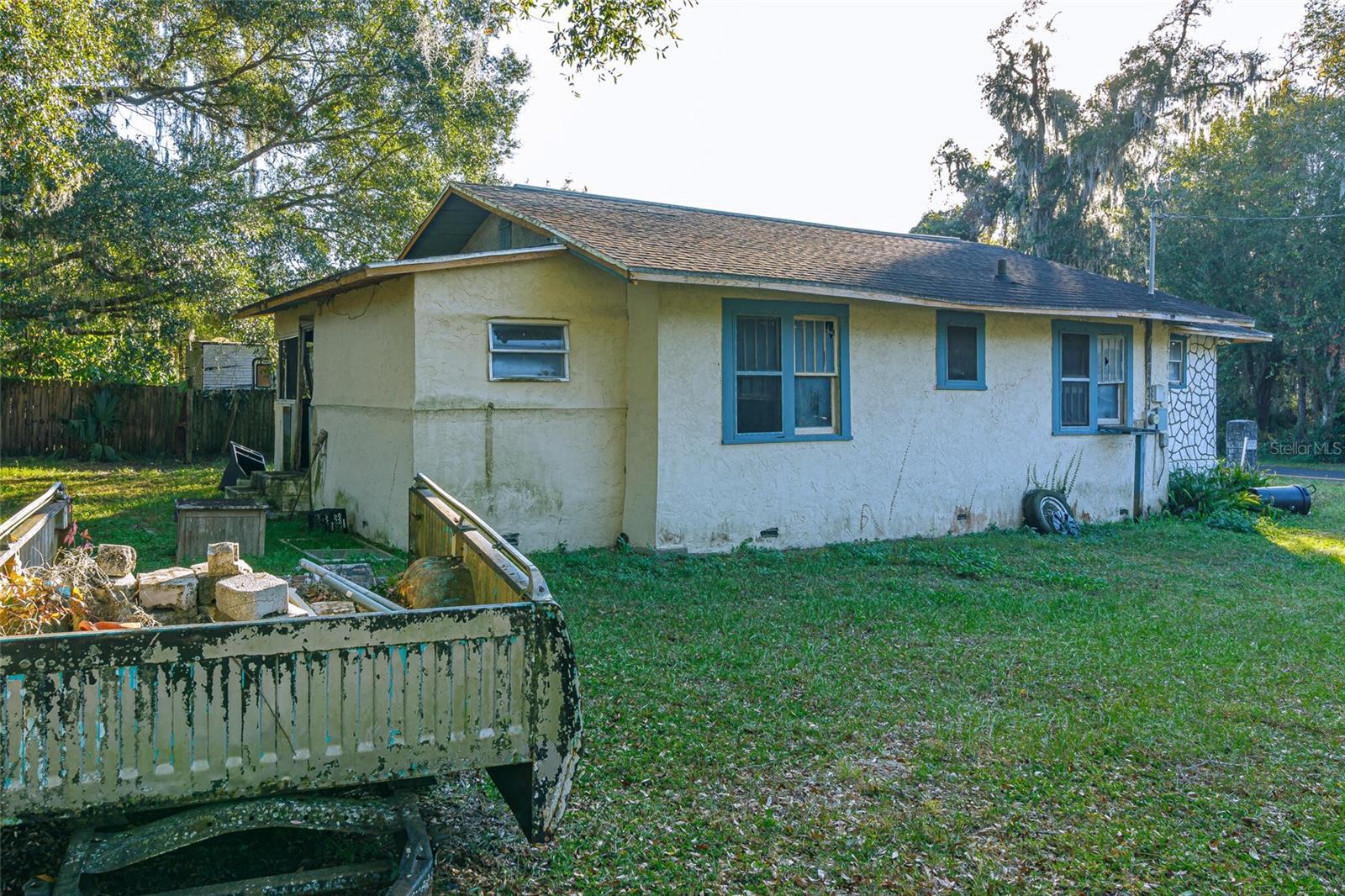 833 NW 11TH AVE