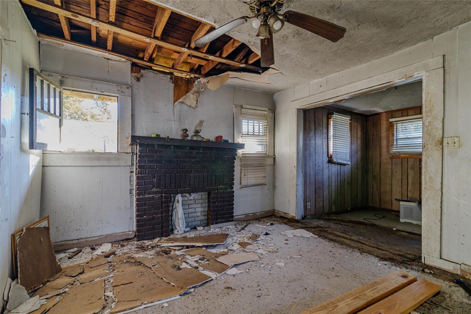 833 NW 11TH AVE