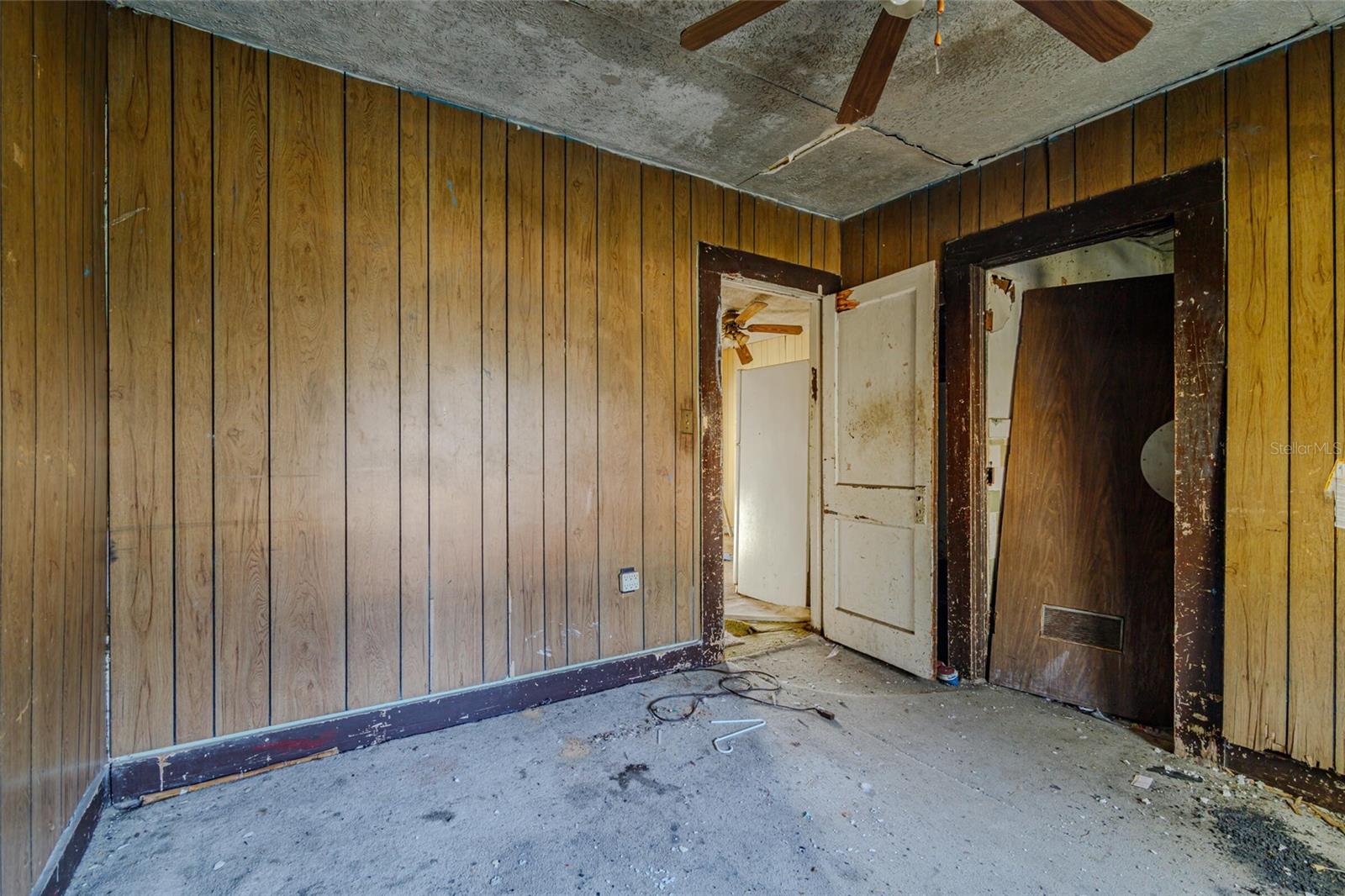 833 NW 11TH AVE