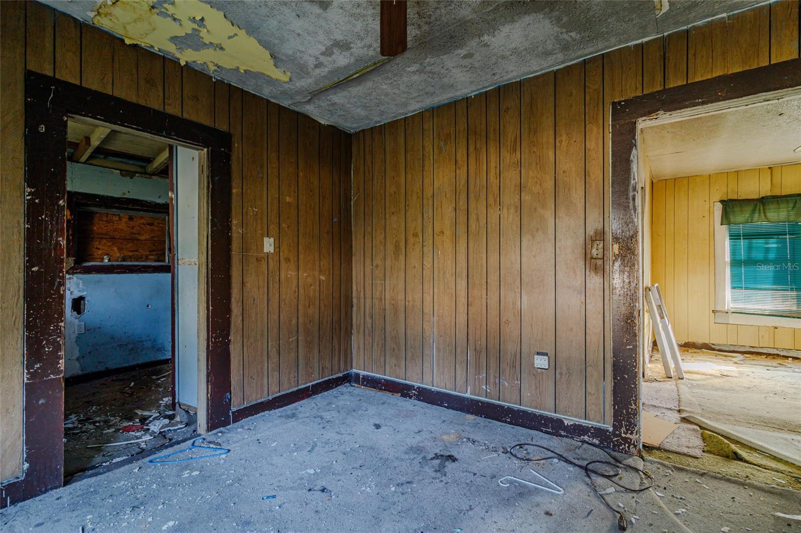 833 NW 11TH AVE