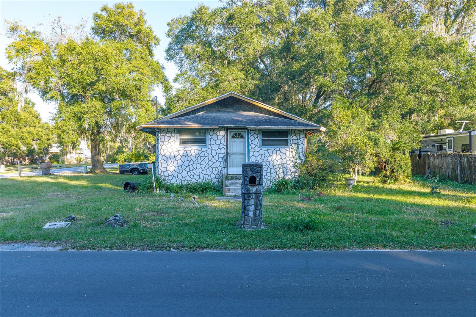 833 NW 11TH AVE
