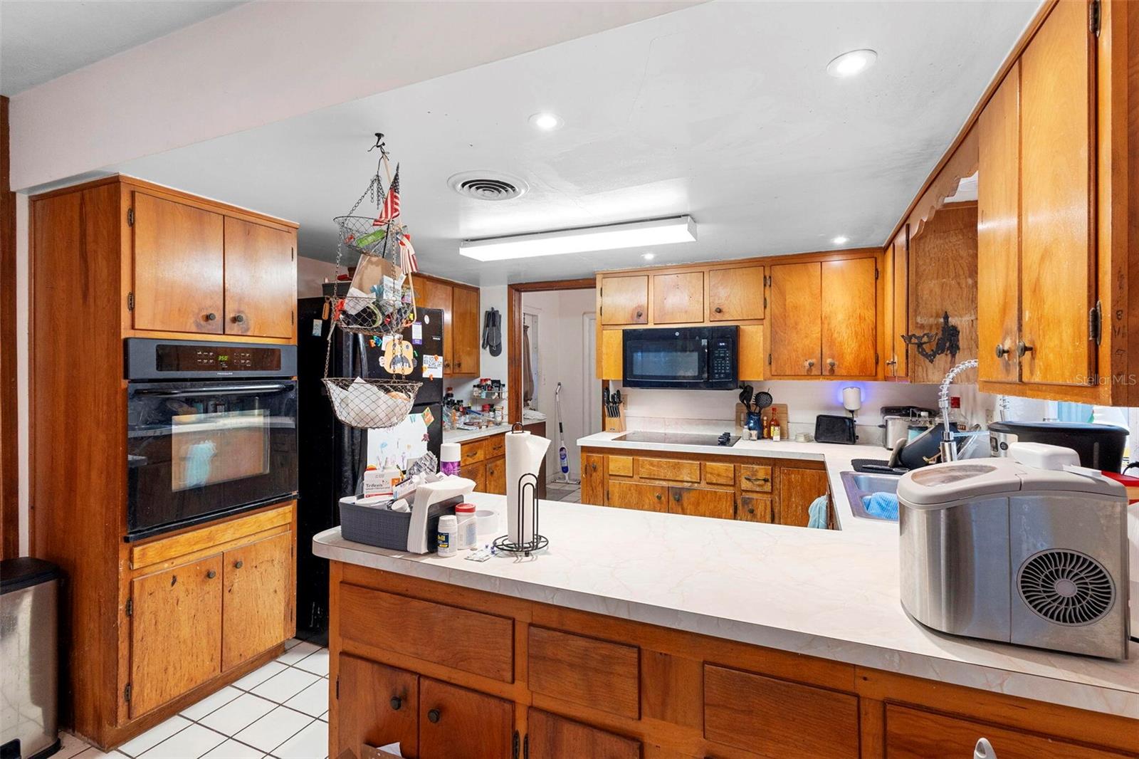 1132 PINETREE DR