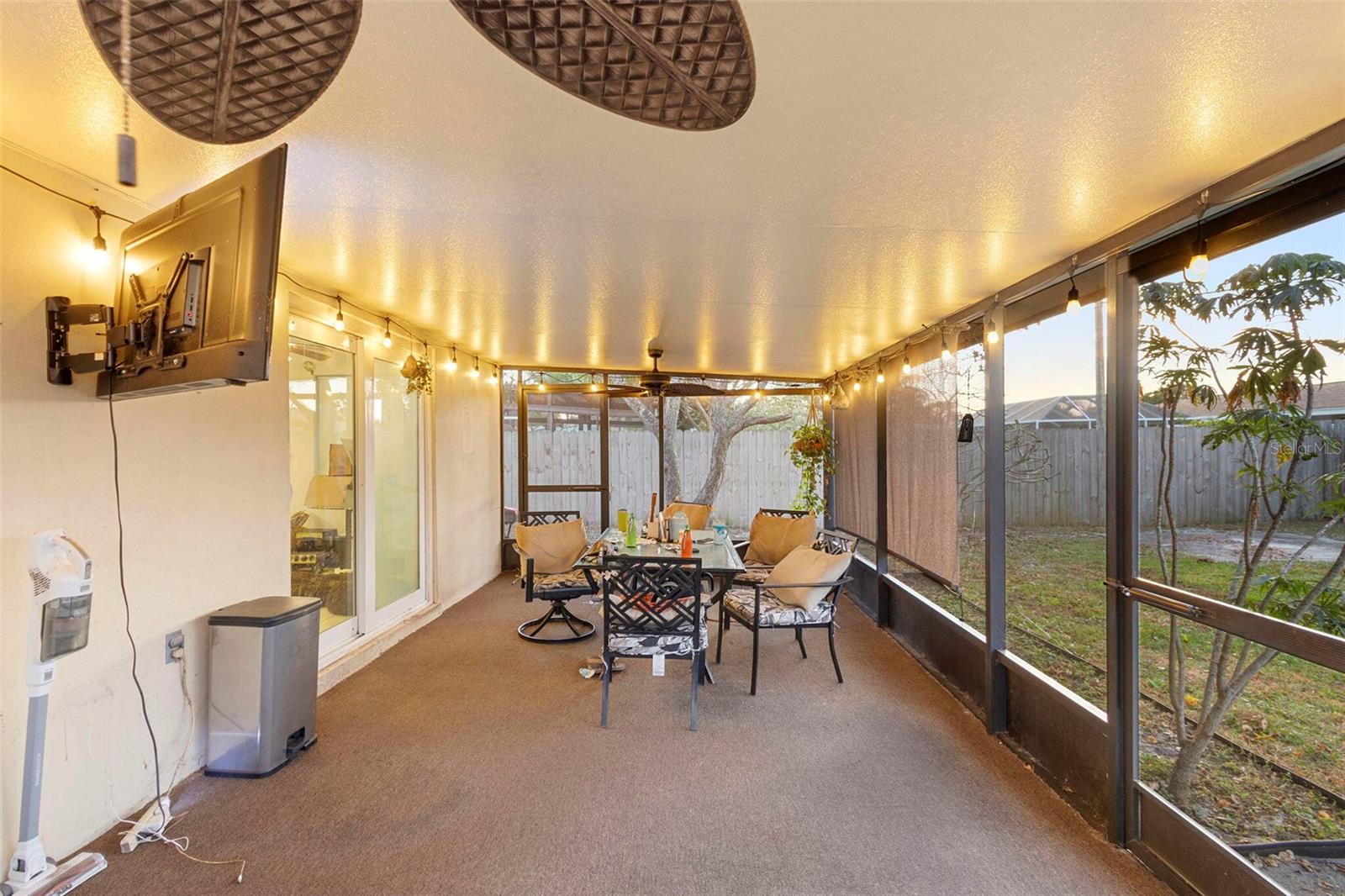 1132 PINETREE DR