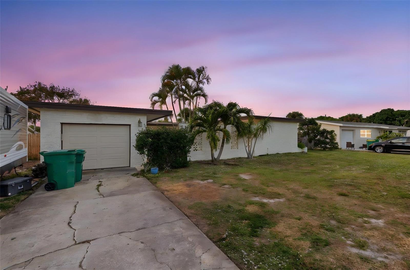 1132 PINETREE DR