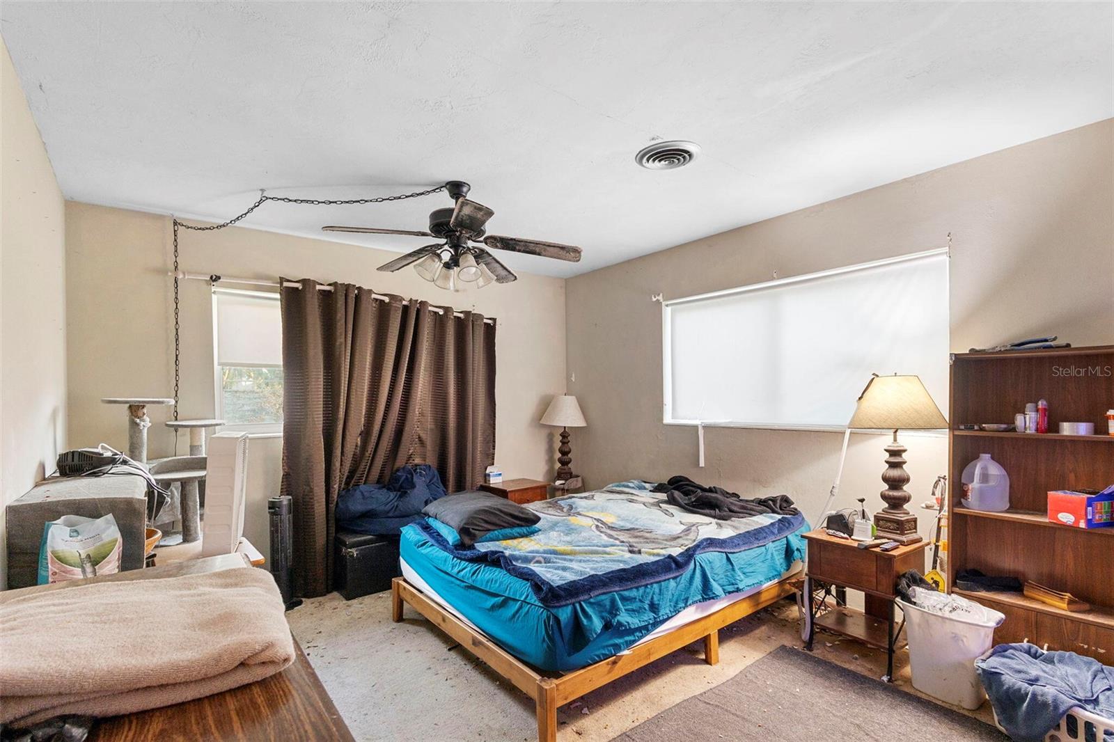 1132 PINETREE DR