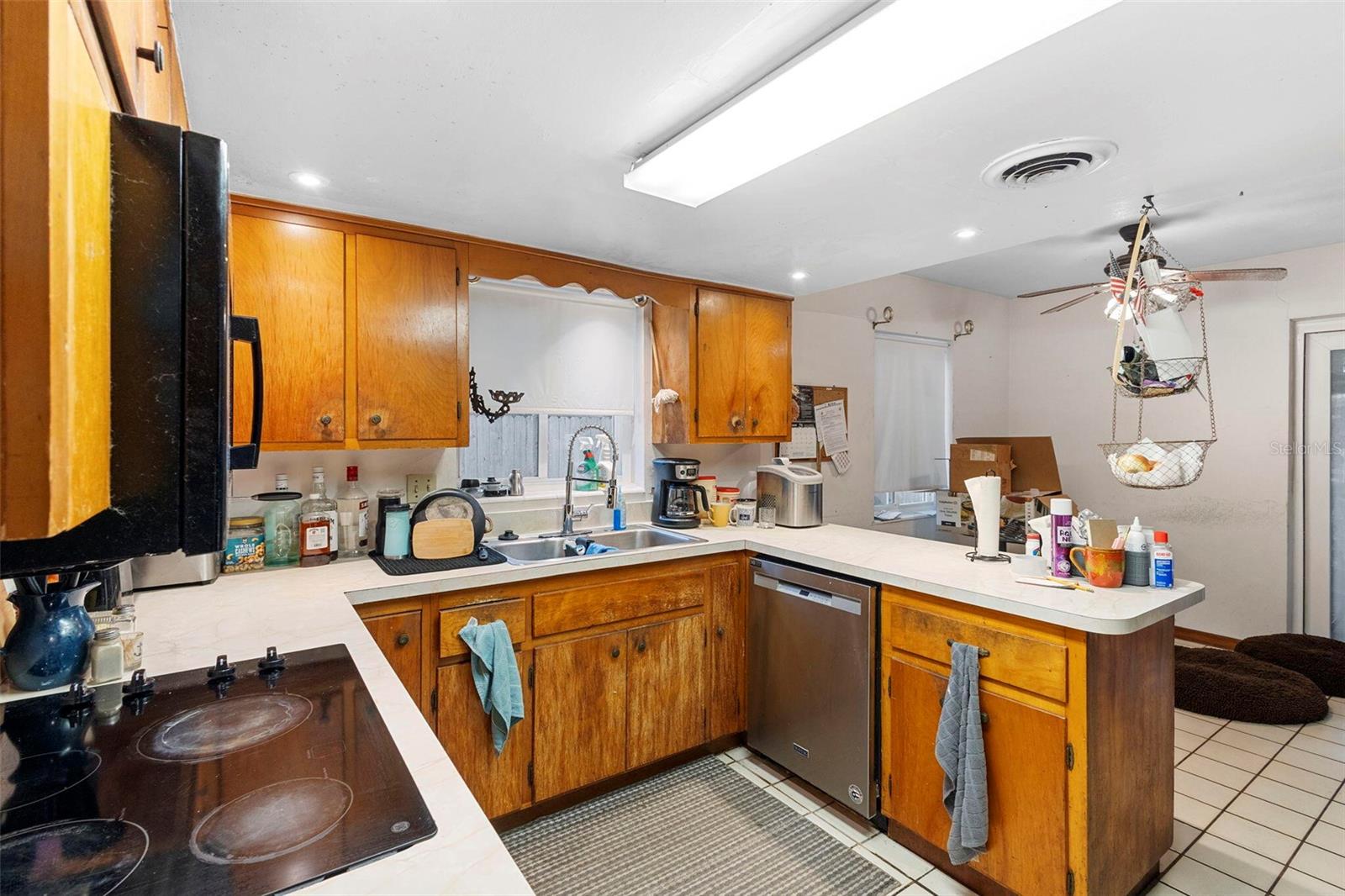 1132 PINETREE DR