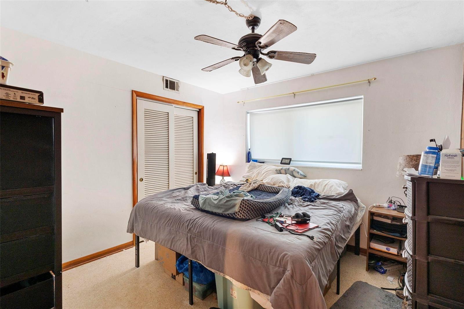 1132 PINETREE DR