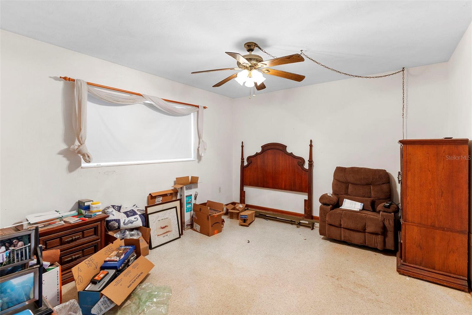 1132 PINETREE DR