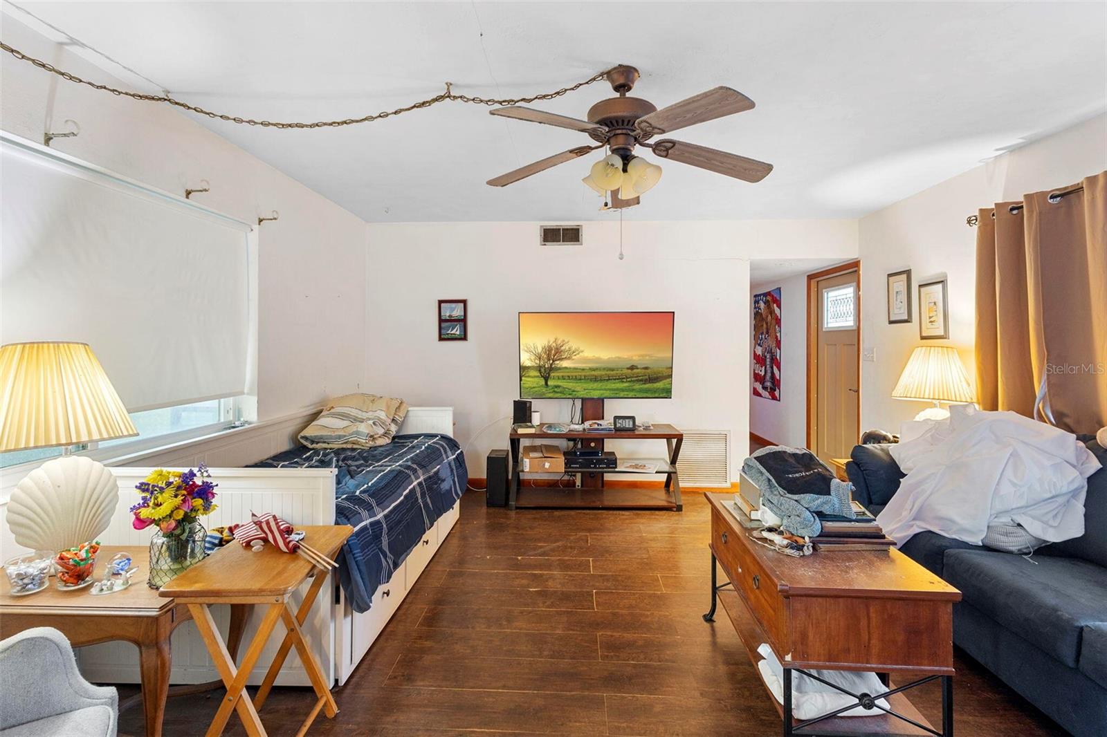 1132 PINETREE DR